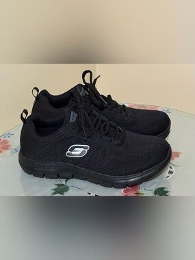 Skechers Women’s Skech-Knit Black Sneakers Size 7